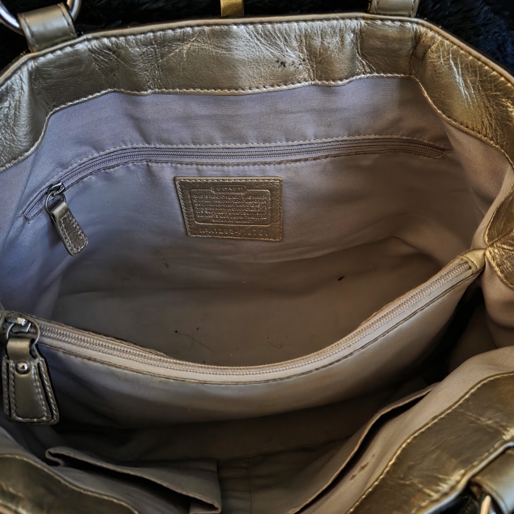 LOW START Coach Leather Shoulder Bag Cream w/ Metallic Trim Buckle Detail - Picture 12 of 16